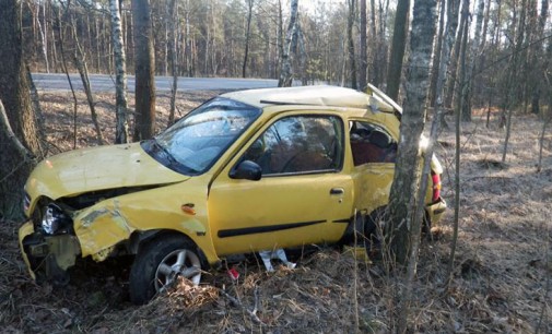 Micra wypadła na łuku
