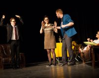 „Pozory mylą” w wykonaniu aktorów z radzymińskiego teatru „Paradoks”