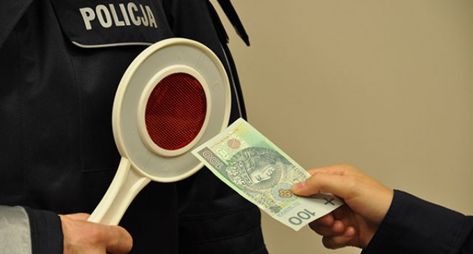 200 zł łapówki na głowę