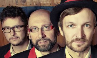 Zespół PLATEAU zaprasza wszystkich na nietypowy koncert domowy, który będzie można obejrzeć przez internet, na profilu Facebook zespołu już w najbliższą sobotę 21 marca o godz. 20:00. Zespół PLATEAU zaprasza wszystkich na nietypowy koncert domowy, który będzie można obejrzeć przez internet, na profilu Facebook zespołu już w najbliższą sobotę 21 marca o godz. 20:00.